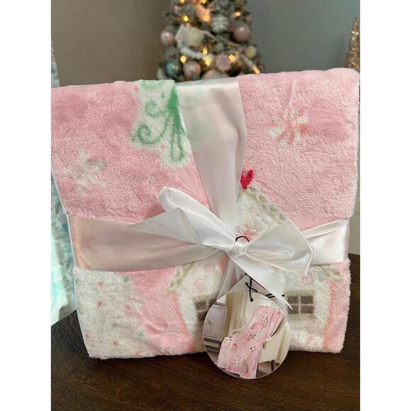Pink & gold gingerbread baking Santa & pink gingerbread blanket lot